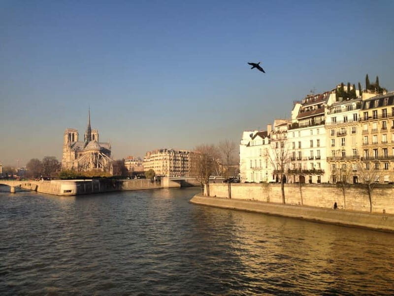 Paris: The vibrant city center and Le Marais in German - Key Points