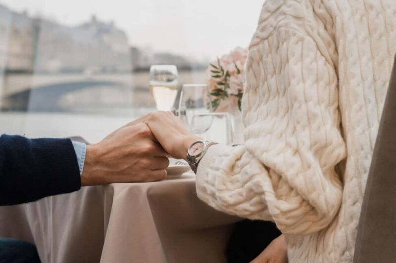 Paris : Valentine's Day Diner Cruise on the Seine river - Who Will Love This Tour?