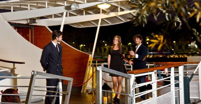 Paris: Valentine's Day Dinner Cruise on the Seine River - In-Depth Look at the Itinerary & Food
