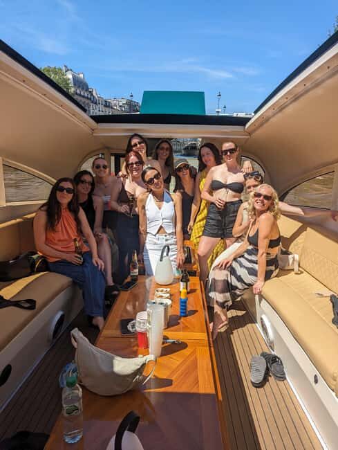 Paris: VIP private cruise on the Seine with champagne and macaroons - Key Points
