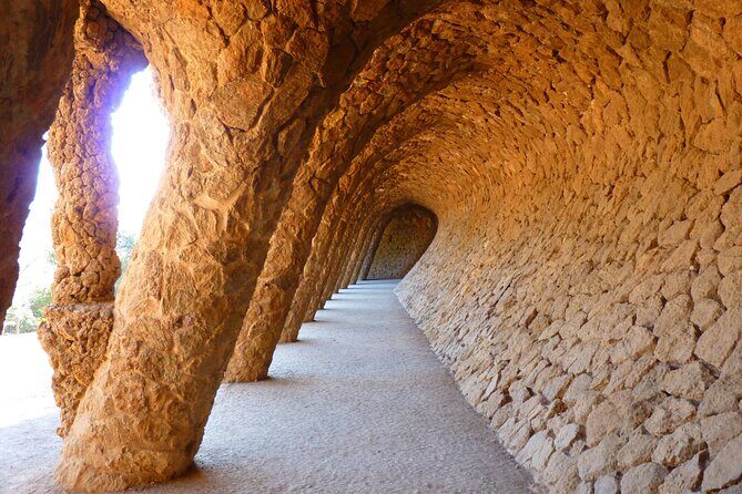Park Guell Guided Tour with Skip-the-Line Ticket - Group Size and Tour Dynamics