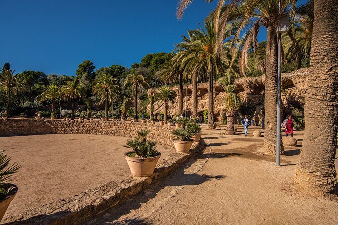 Park Guell Small Group Guided Tour with Skip the Line Ticket - What to Expect from the Tour