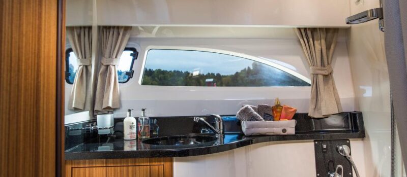 Paros: Private Luxury Boat Day Trip with Snacks and Drinks - FAQ