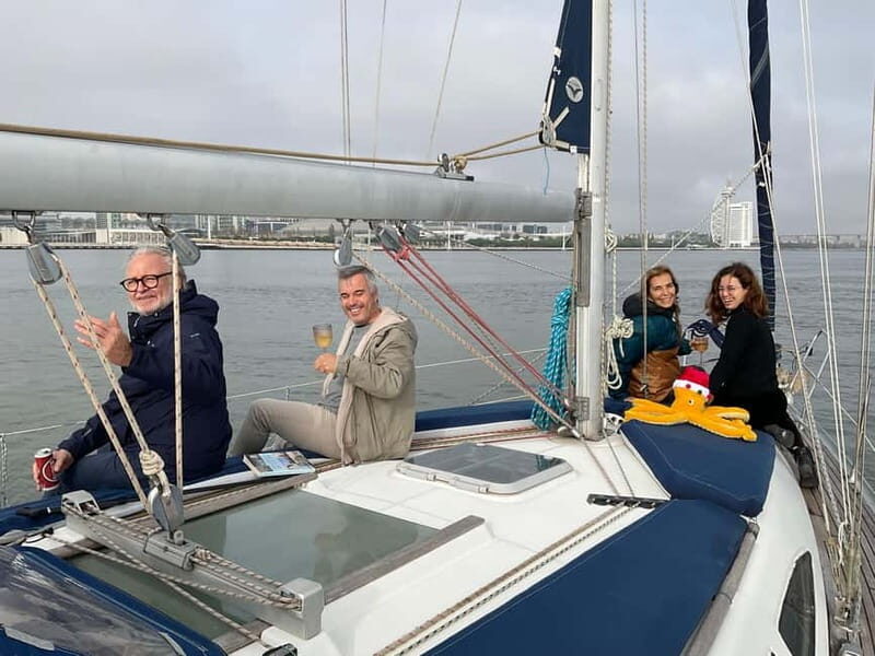 Parque das Nações: Yoga and meditation at sunrise aboard a sailboat! - A Detailed Look at the Experience
