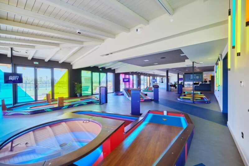 Part of Mini Golf in Deauville indoors and connected - Key Points