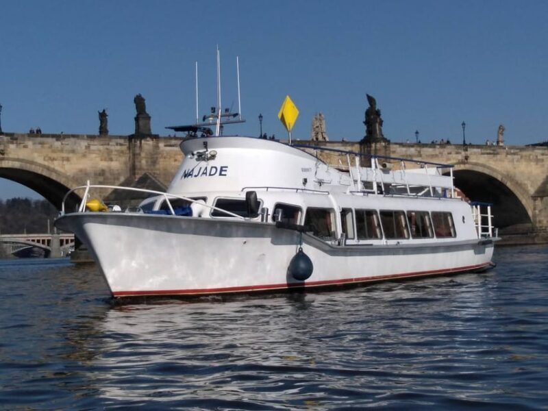 Party in Prague: Private River Cruise with Unlimited Drinks - A Closer Look at the Experience