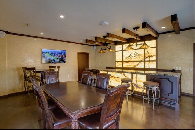 Paso Robles Aria (Syrah Dominant) Flight Wine Tasting - The Guides and Service