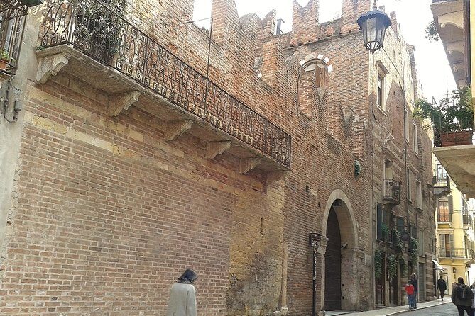 Passionate Verona: Living Romeo and Juliet's Story - Practical Tips for Your Visit