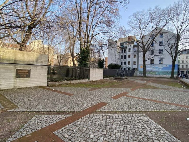 Path of Resistance: Berlins Hidden Holocaust Stories - Price and Value