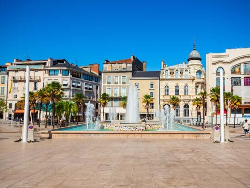 Pau: Express Walk with a Local - The Practical Aspects