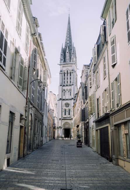 Pau Old Town Guided Private Walking Tour - Who Will Love This Tour?