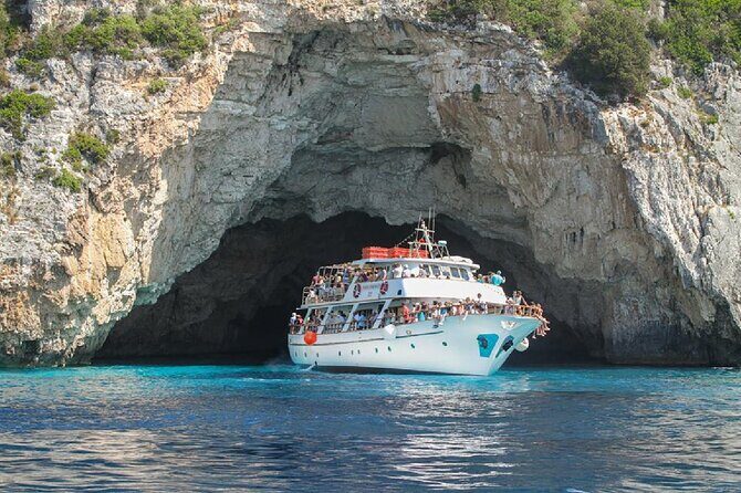 Paxos Antipaxos the best boat trip from Corfu - Key Points