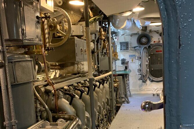 Pearl Harbor Tour Arizona Memorial and USS Bowfin - The Sum Up