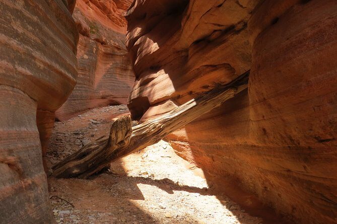 Peekaboo Slot Canyon 4WD Tour - Exploring the Peekaboo Slot Canyon 4WD Tour: A Detailed Look