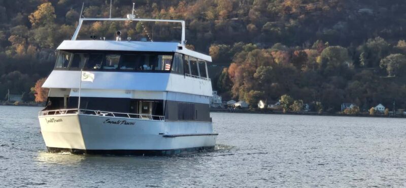 Peekskill: Fall Foliage Brunch Cruise - Setting Sail on the Hudson River: What You Can Expect