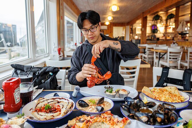 Peggy's Cove Sunset + Halifax Dinner Small Group Night Tour - Key Points