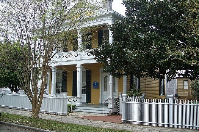 Pensacola Most Haunted Ghost Tour & Scavenger Hunt - Exploring Pensacola’s Haunted Spots