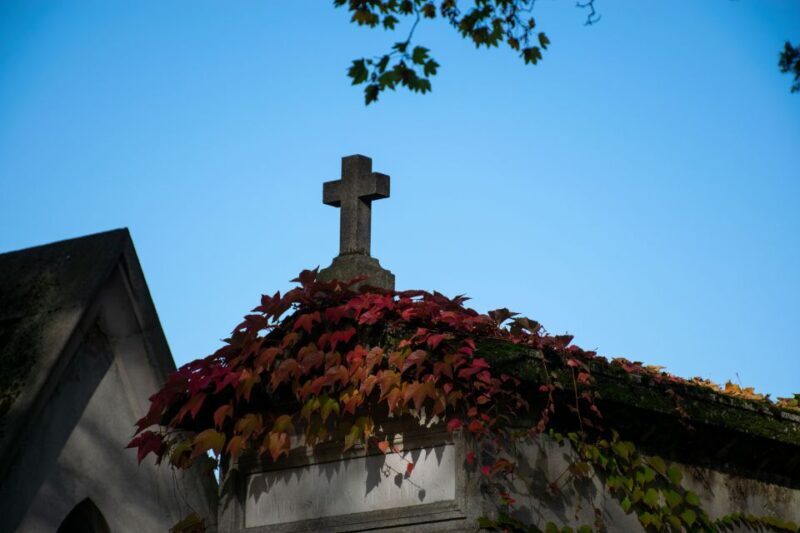 Père Lachaise Cemetery: A Stroll Through Immortal History - FAQ