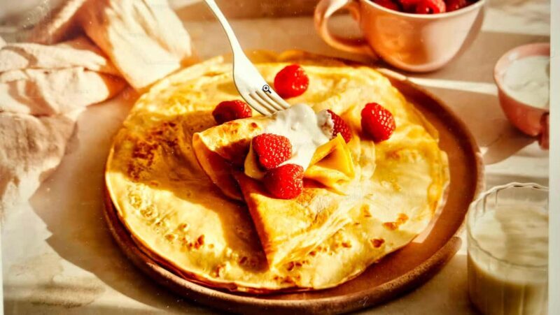 Père Lachaise Cemetery Tour, Tales from the Graves & Crepes - A Walk Through Père Lachaise Cemetery