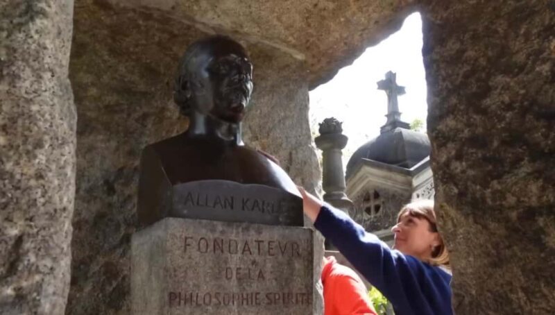 Père-Lachaise : histoires et mystères contés par un comédien - Who Should Consider This Tour?