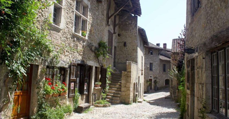 Pérouges: Private Guided Tour of the Medieval Village - The Value of a Private Tour