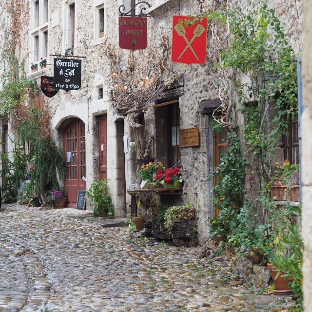 Pérouges: Private Guided Tour of the Medieval Village - Who Is This Tour Best For?