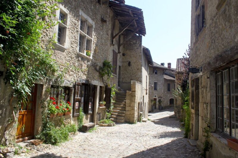 Pérouges: Private Guided Tour of the Medieval Village - FAQ