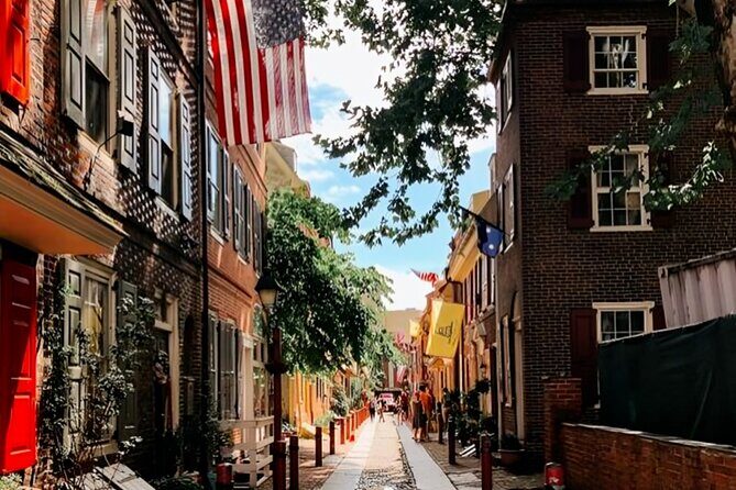 Philadelphia Must-See Private Walking Tour With A Guide - Key Points