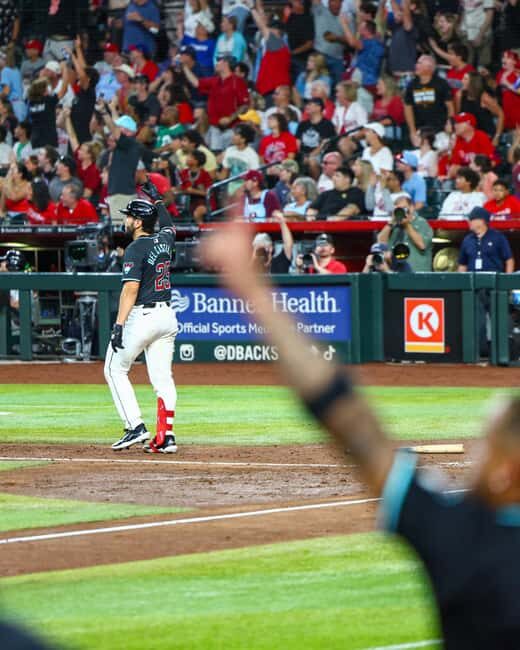 Phoenix: Arizona Diamondbacks Baseball Game at Chase Field - What to Expect from the Diamondbacks Game Experience