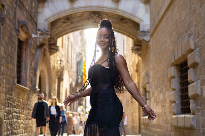 Photography tour in Barcelona with a professional photographer - Key Points