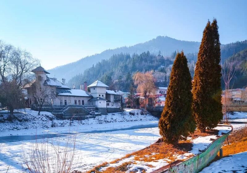 Piatra Neam: Neam County Lakes Sighthseeing Guided Tour - A detailed look at what this tour offers