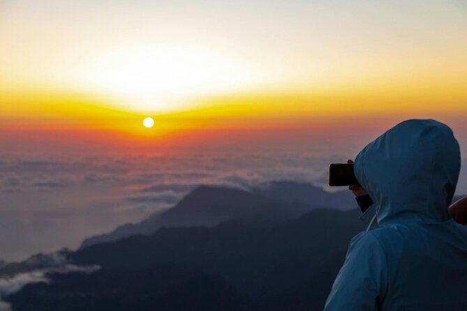 Pico do Arieiro Sunrise Tour with Local Breakfast from Funchal - Who Should Consider This Tour?