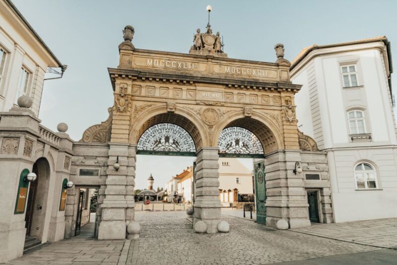 Pilsen: Pilsner Urquell Brewery Tour with Beer Tasting - Key Points