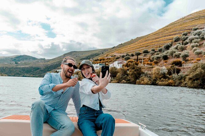 Pinhão: Electric Boat Experience 1h - Taste of Two Wines - The Full Itinerary Breakdown