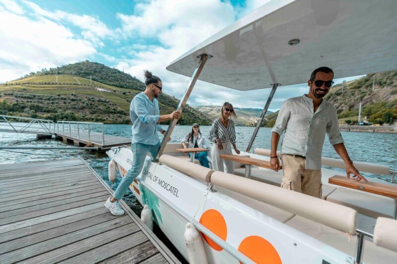 Pinhão: Private Electric Boat Tour 1h- Wine Tasting Included - FAQ