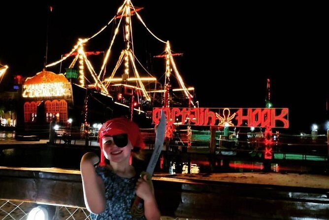 Pirate Show in Cancun! Dinner & drinks - Pirate Show in Cancun! Dinner & drinks — A fun-filled evening on the high seas