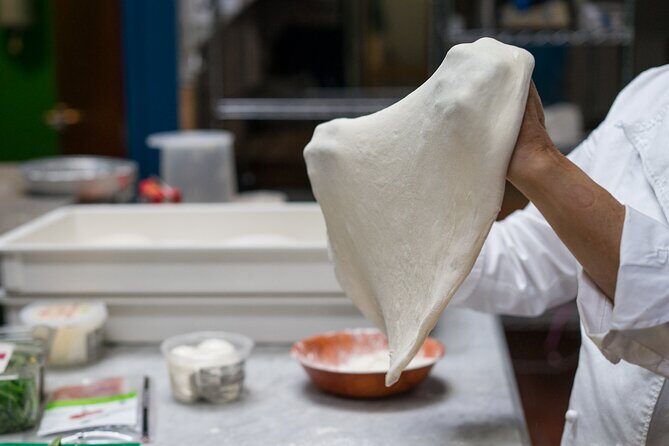 Pizza Making + Wine Tasting in a Tuscan Vineyard (4-Course Meal) - Atmosphere and Group Dynamics