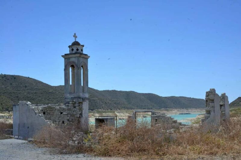 Platres & Omodos: Tour with Wine, Chocolate, Walks & Clicks - Sweets and Cultural Stops