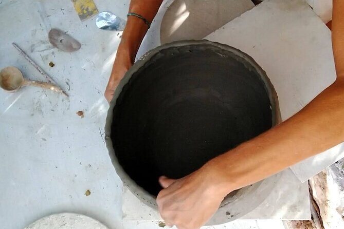 Playing and Creating with Clay 3 Hours Pottery Class - The Instructor and Atmosphere