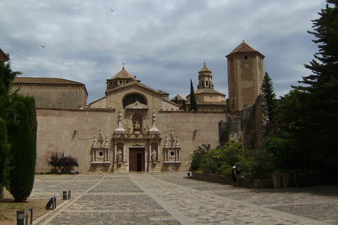 Poblet Igualada & Montserrat Private Tour - Hotel pick up from Salou/Tarragona - Key Points