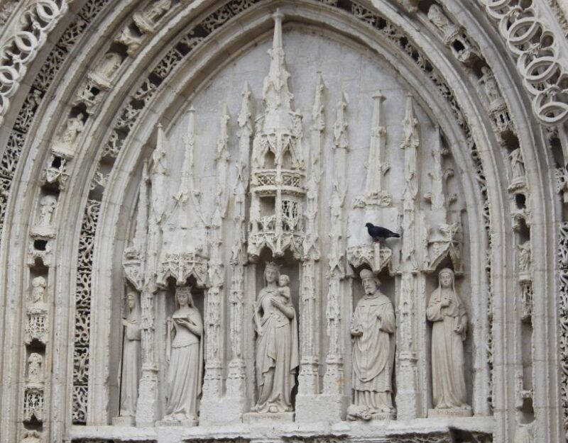 Poitiers: Discover all the City's Heritage in a Walking Tour - Deep Dive Into the Itinerary