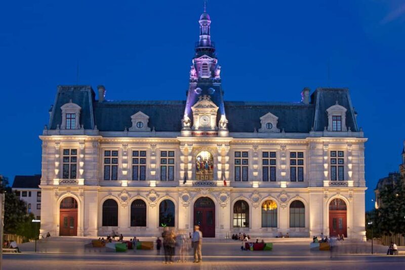 Poitiers: Epic Nighttime Torchlight Tour - Key Points