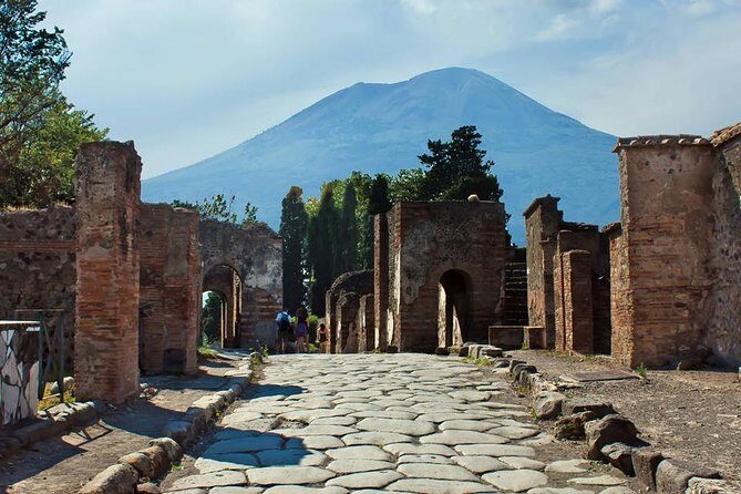 Pompeii: 2-Hour Walking Tour with professional guide - Who Should Consider This Tour?