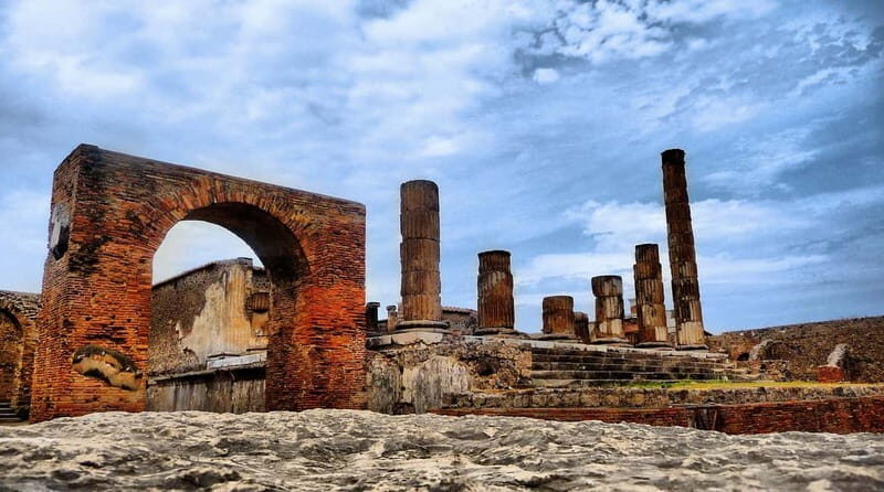 Pompeii: All-Inclusive Group Tour with an Archeologist Guide - Key Points