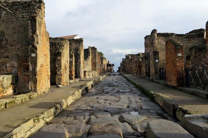 Pompeii- Amalfi Coast tour from Naples, with licensed guide included - FAQ