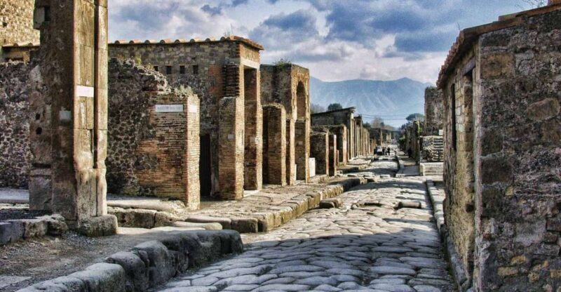 Pompeii: Day Tour of Pompeii and Vesuvius with Bus Transfer - Practical Tips for the Day
