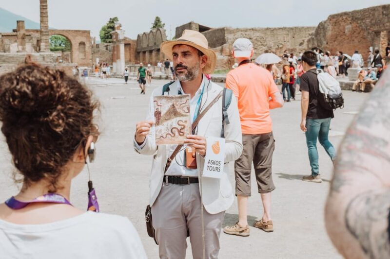 Pompeii: Entry Ticket and Guided Tour with an Archaeologist - Key Points