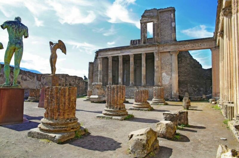 Pompeii: Entry Ticket & Guided Tour with an Expert Historian - Key Points