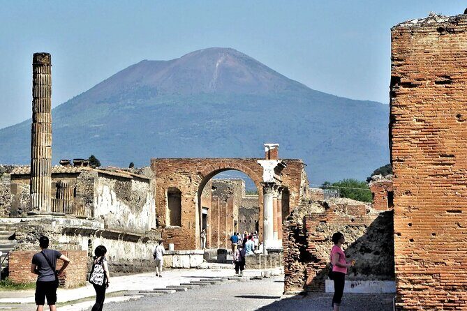 Pompeii: Exclusive Private Walking Tour with an Archaeologist - Key Points