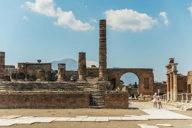 Pompeii: Group Tour with an Archeologist Guide - Basilica and the business of being Roman